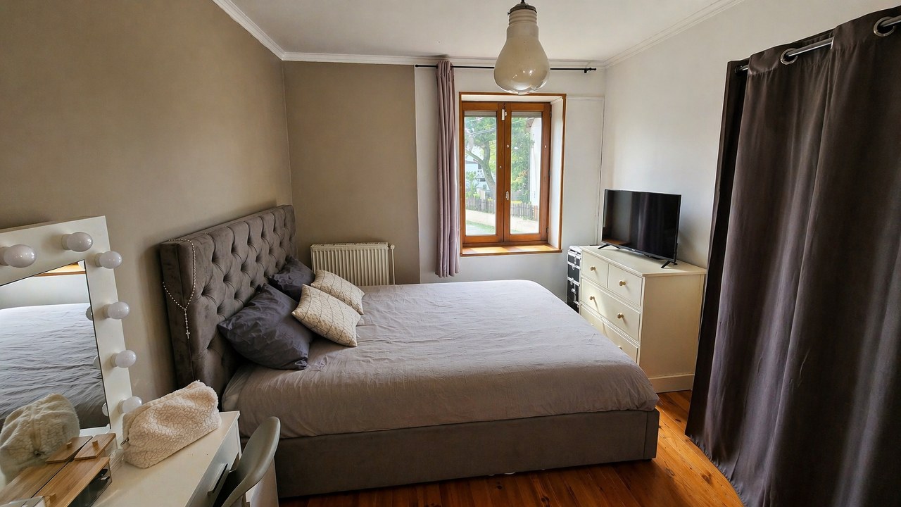 Maison ancienne avec garage, espace indépendant et fort potentiel à La Verpillière