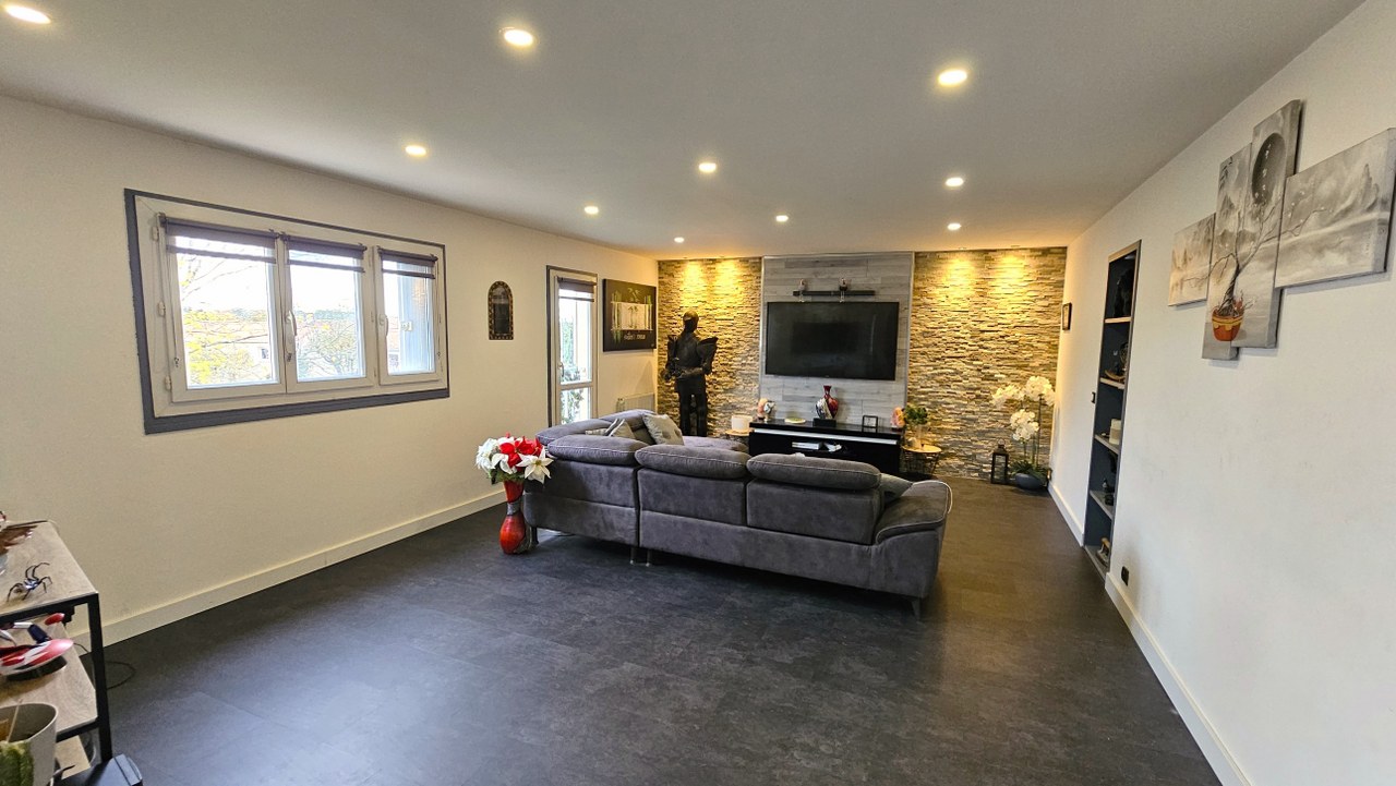 Appartement à Villefontaine — photo 1