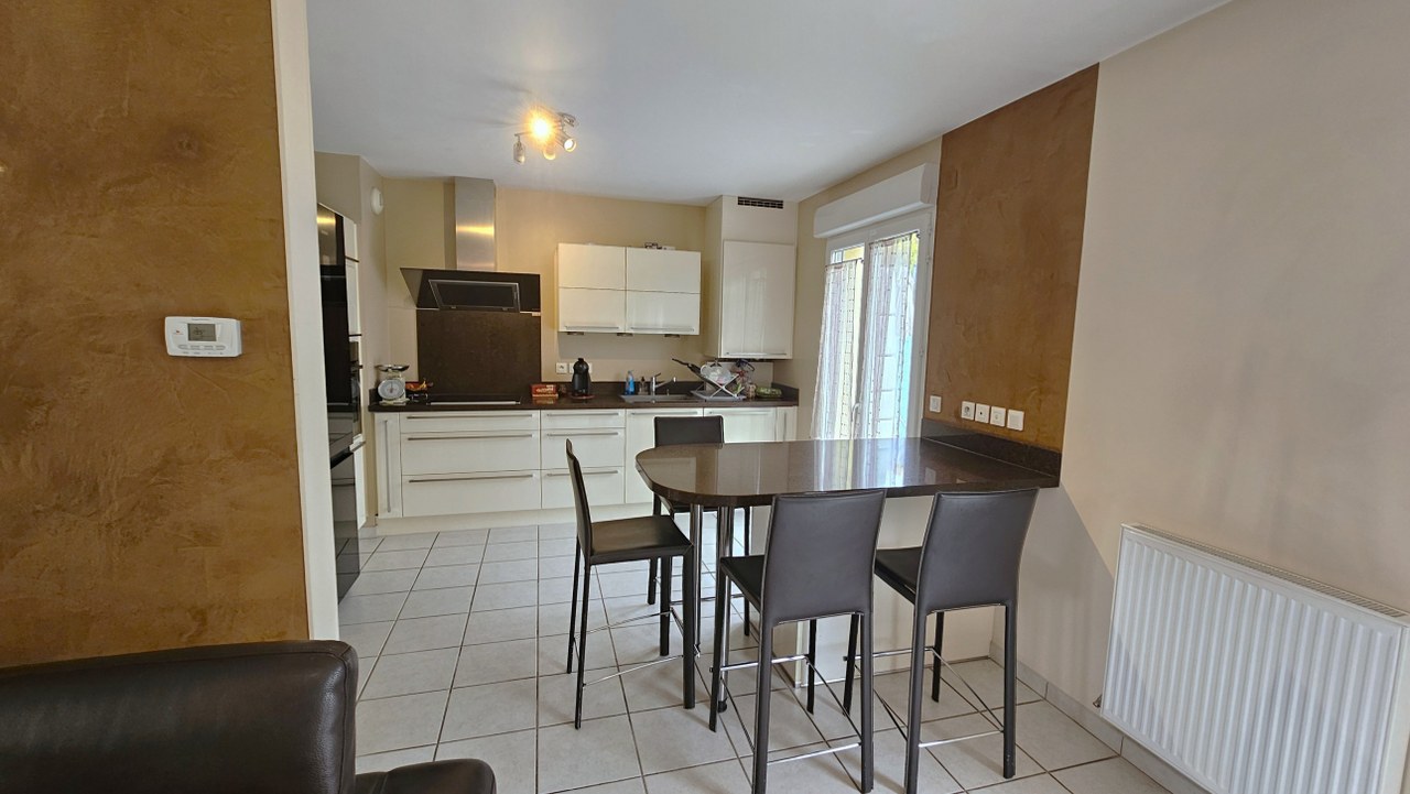 Maison à Villefontaine — photo 3