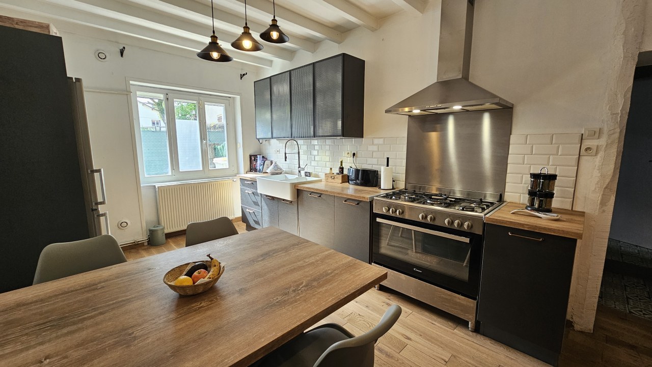 Maison ancienne avec garage, espace indépendant et fort potentiel à La Verpillière
