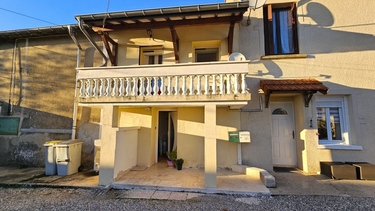 Maison à Bonnefamille — photo 1