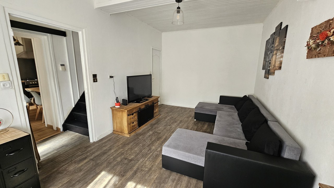Maison ancienne avec garage, espace indépendant et fort potentiel à La Verpillière