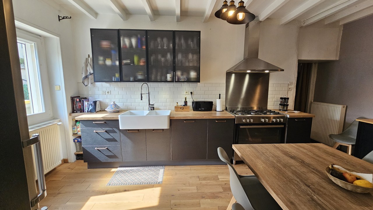 Maison ancienne avec garage, espace indépendant et fort potentiel à La Verpillière