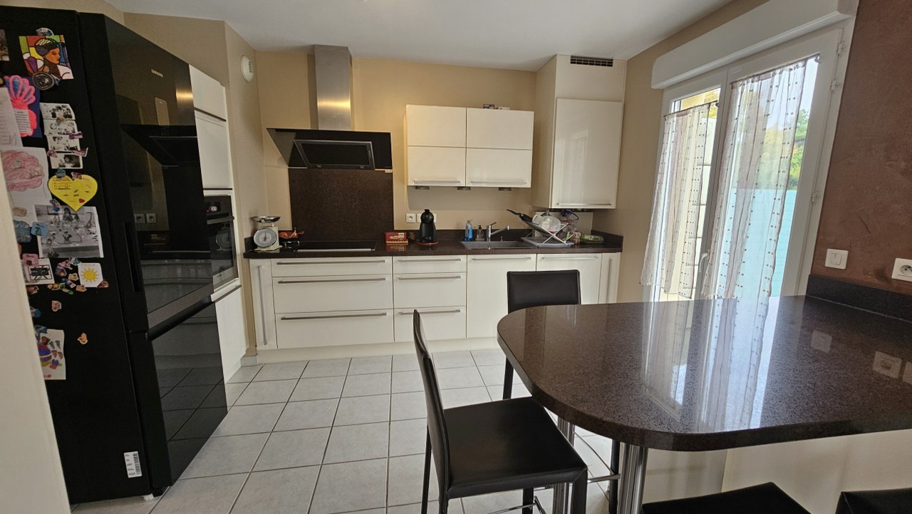 Maison à Villefontaine — photo 8
