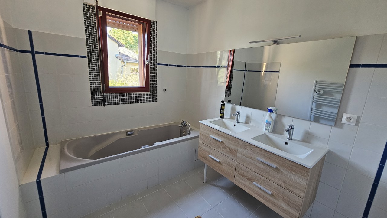 Maison à Vaulx-Milieu — photo 5