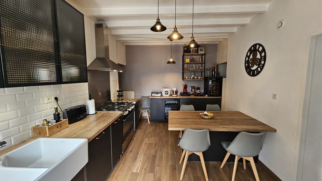 Maison ancienne avec garage, espace indépendant et fort potentiel à La Verpillière