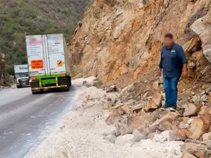 CLAUSURAN ZONA AFECTADA POR DERRAME DE ÁCIDO SULFÚRICO EN CARRETERA ÍMURIS-CANANEA