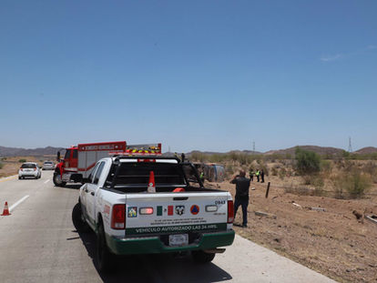 TRAGEDIA EN LA CARRETERA GUAYMAS–HERMOSILLO: VUELCA AUTOBÚS; REPORTAN UN FALLECIDO Y NUEVE LESIONADOS