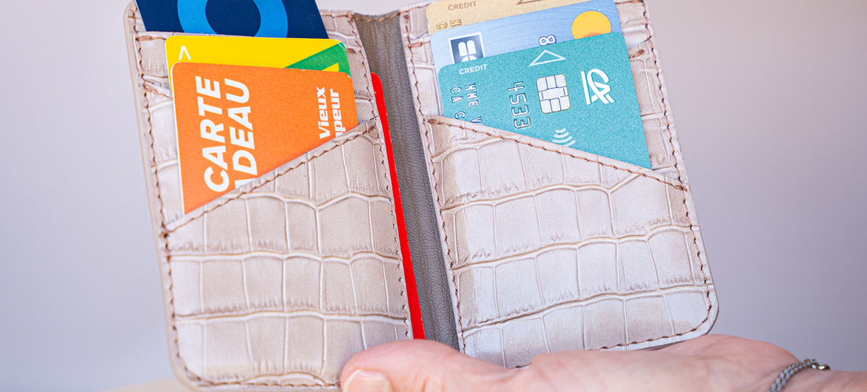 Porte-cartes en cuir texturé crèmePorte-cartes en cuir texturé crème