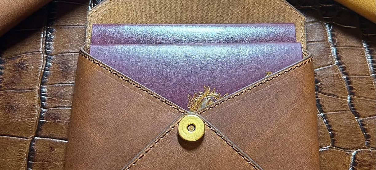 Porte-passeport en cuir
