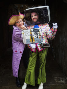 Sexy Cowboy is wactching TV おじいちゃん is watching TV