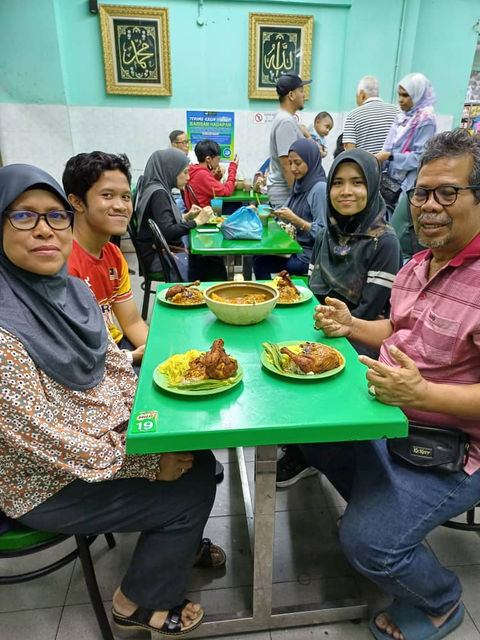 Dinner Gathering at a Famous Satay Stall in Johor Bahru