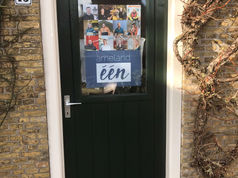 Raamposter AmelandEén Burgemeester Waldastraat.jpeg