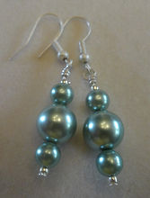 EE 15 3 glass pearls mint green.JPG
