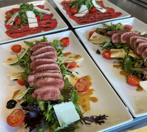 Salade Aéroport et Carpaccio de boeuf - Restaurant de l'Aéroport Lausanne - Blecherette