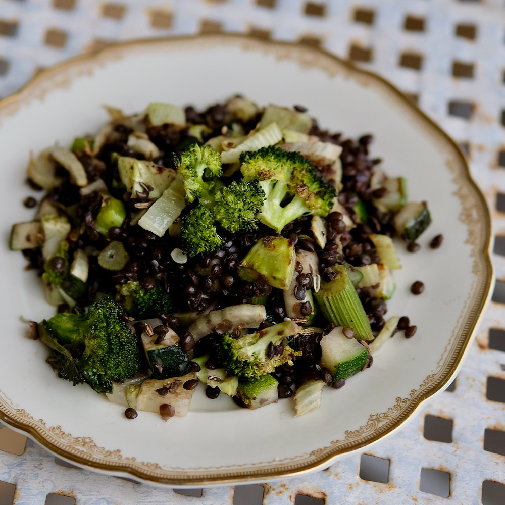 Fenchelösalat mit gebackenem grünen Gemüse.