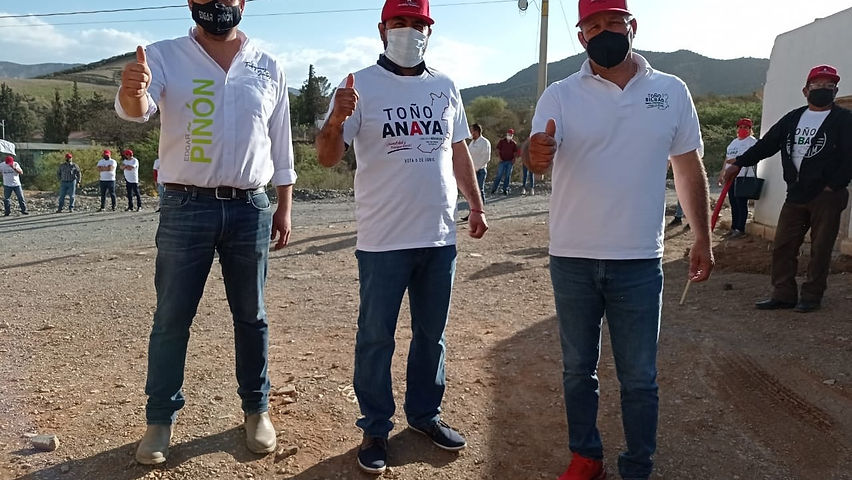 Edgar Piñón visita a militantes de Santa Bárbara