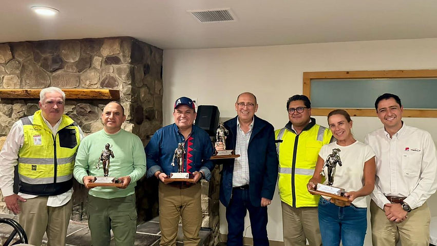 Visitan Diputados Federales Mina San  Julián 