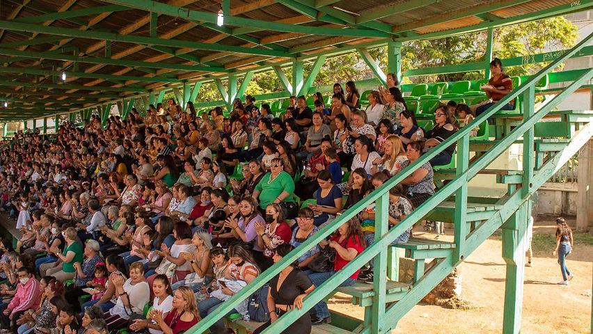 Emotiva celebracion del dia de las madres en Santa Barbara
