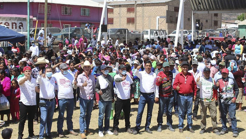 Acallan rumores, caminan miles con “Chacho” Chávez en Baborigame