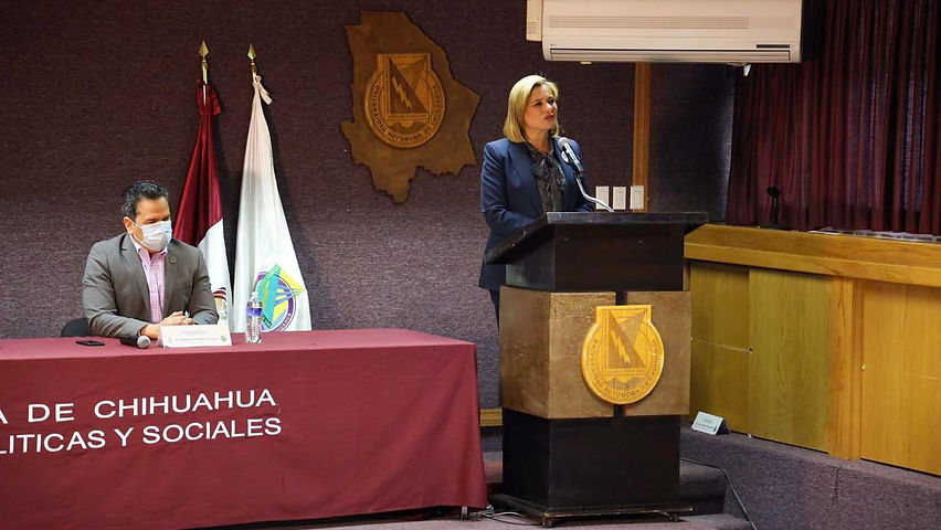 Maru Campos participo en seminario de la UACH
