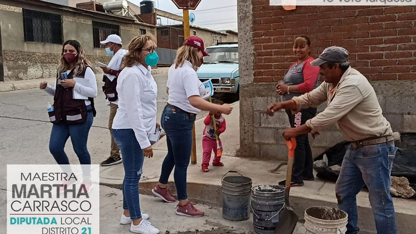 Recorre la maestra Martha Carrasco la colonia Che Guevara