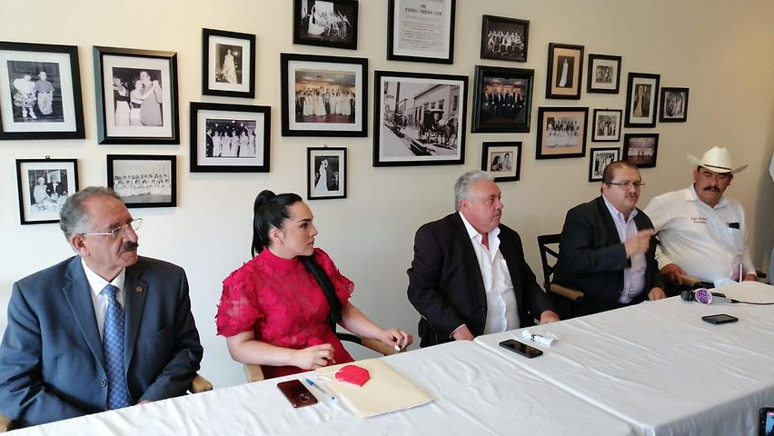 Se une chava Calderón con candidatos para denunciar favoritismo en el IEE