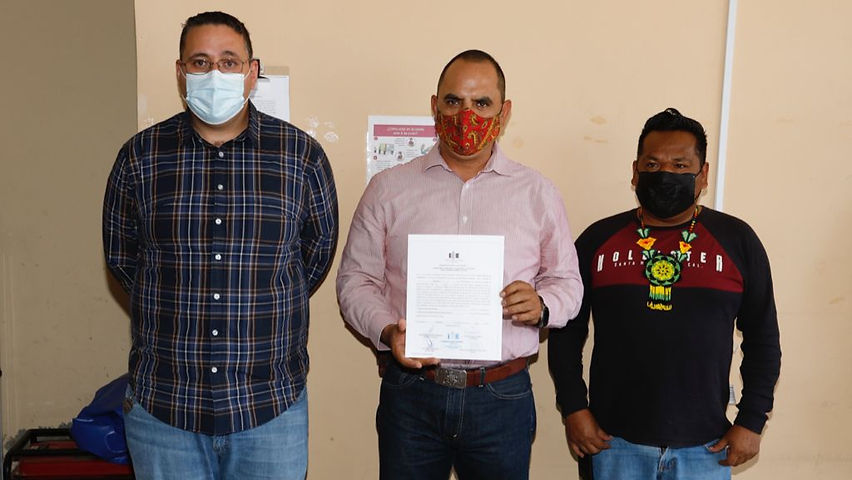 Noel Chávez recibe constancia de mayoría