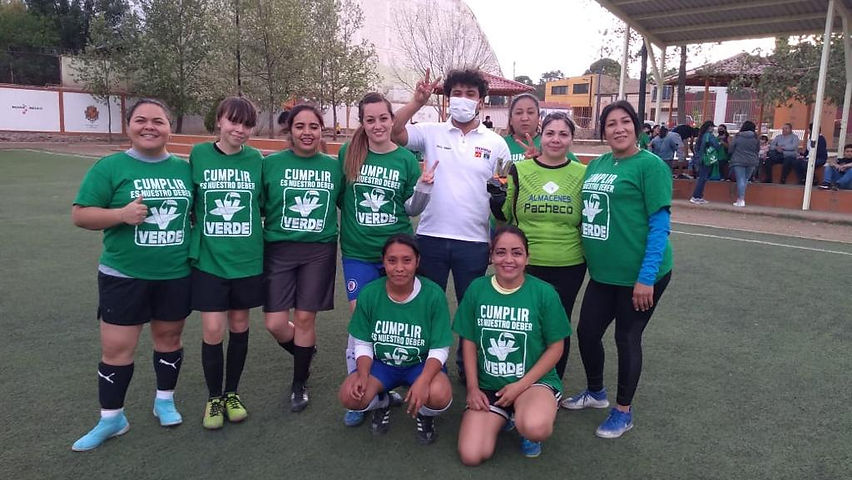 Otto Valles asiste a enfrentamiento de futbol femenil