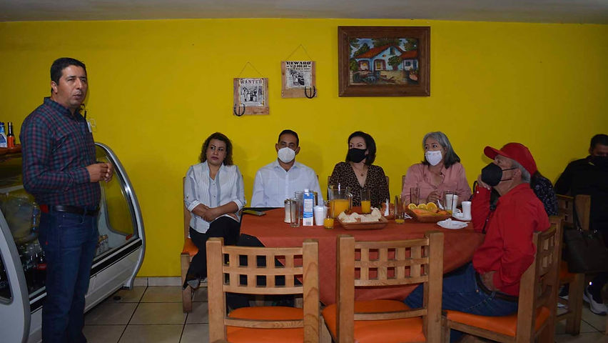 Apoyo incondicional a maestros y sus causas educativas; Julio Cesar Chávez