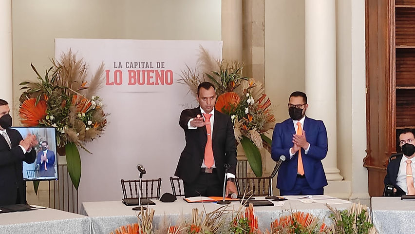 Toma protesta oficial César Peña como Presidente Municipal de Parral