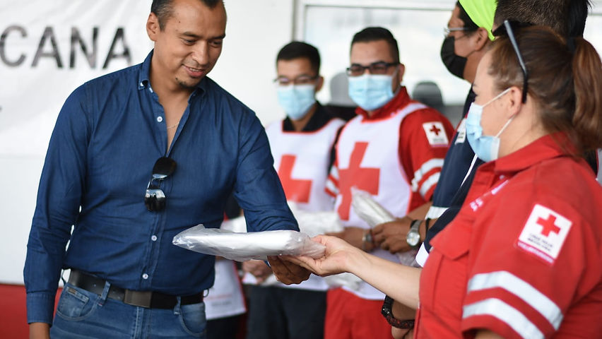 Entrega Alcalde Electo César Peña equipo a socorristas de la Cruz Roja