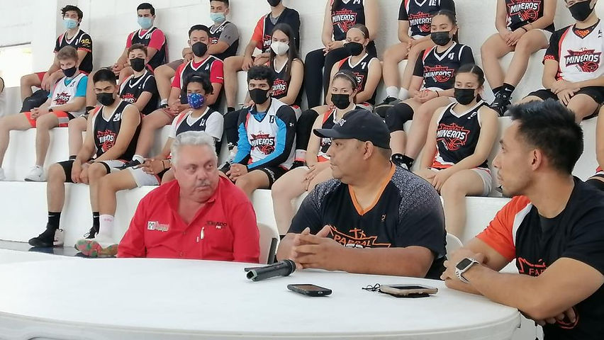 Respalda Miguel Jurado a basquetbolistas de Parral