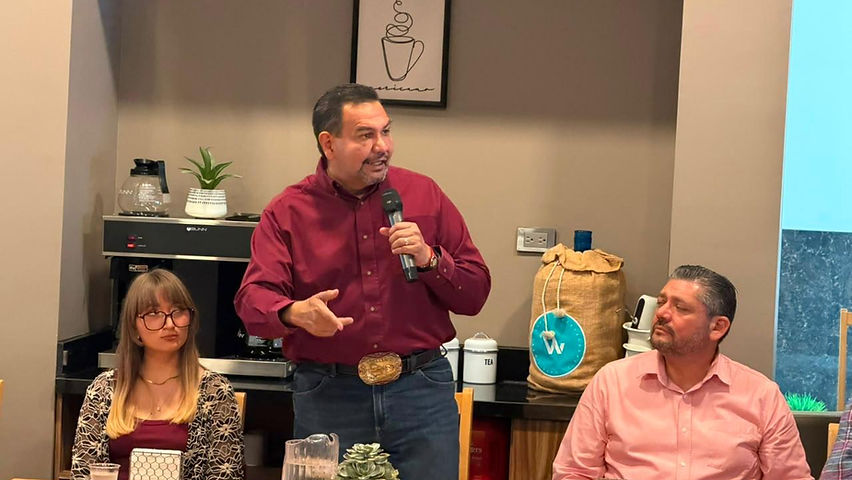 Cruz Perez Cuellar reune en Ojinaga a exalcaldes y liderazgos regionales