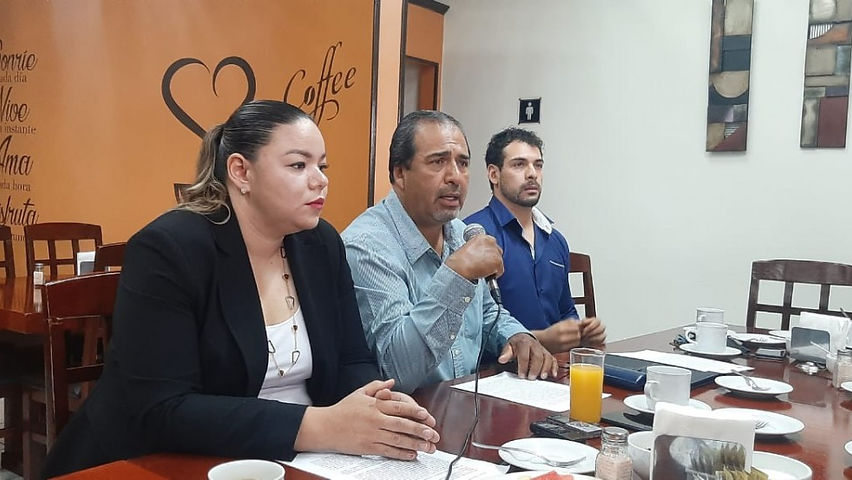 Los Regidores Cristina Molina y José Angel Rivera se retiran del PRI