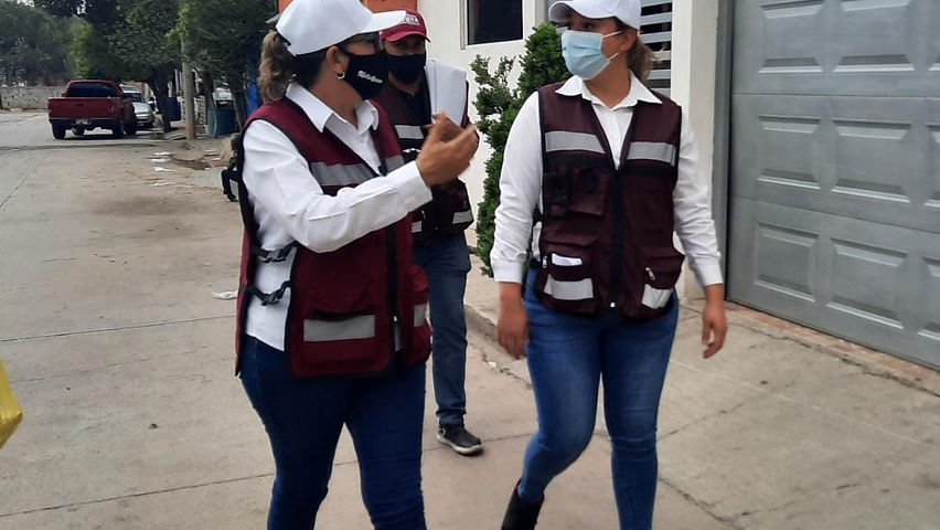 Edith Baca y Martha carrasco recorren la colonia PRI