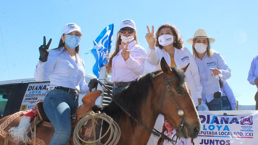 Reciben a Diana Loya con caravanas y algarabía en Nonoava y San Francisco de Borja