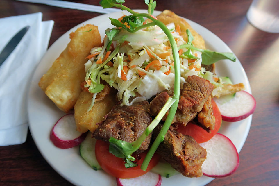 Yuca con chicharrón