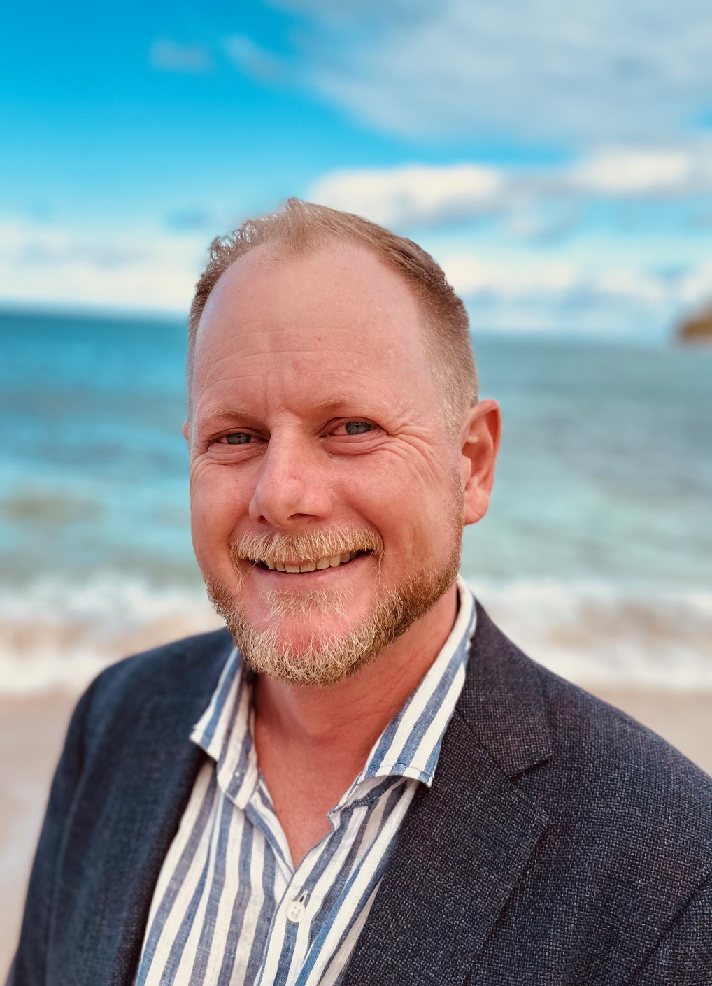 Headshot of Dr Andrew Merry