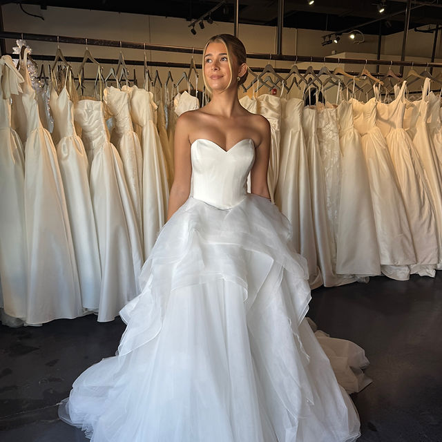 HAYLEY PAIGE | Calvet Couture HAYLEY PAIGE | Calvet Couture