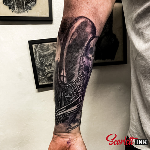 Alien vs Predator tattoo