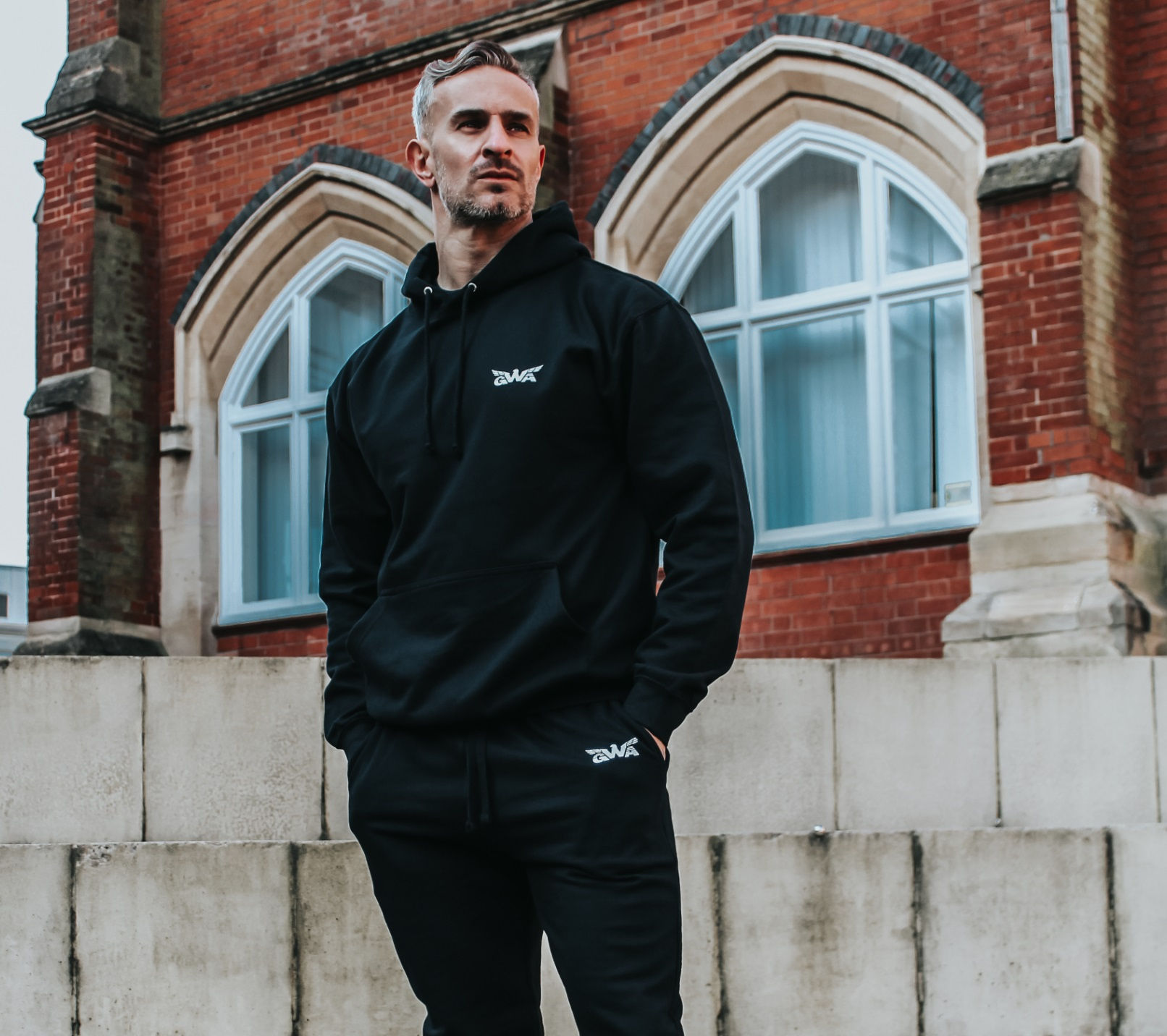 CLASSIC PULLOVER HOODIE