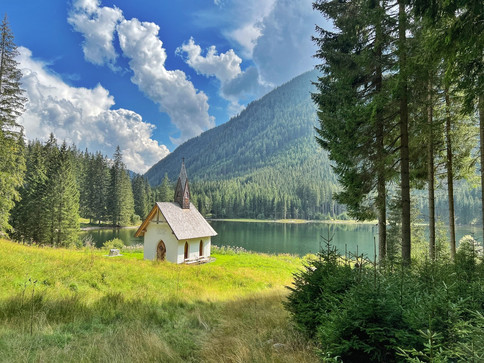 Klosterwald Ingeringsee Blick auf Kapelle und See