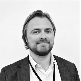 “Istedenfor å jage flere forlag, bestemte jeg meg for å gi boken ut selv.”