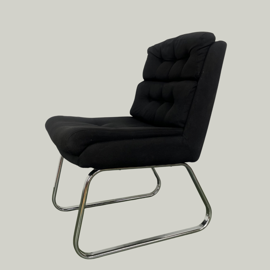 Mid century lounge chair in black