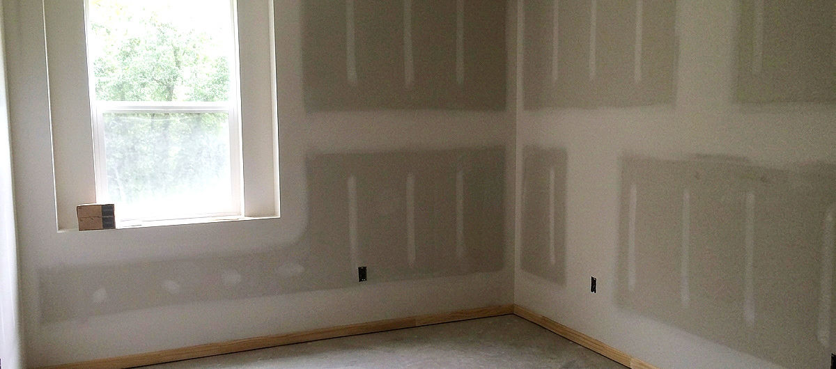 Basement drywall taping and mudding in Oak Grove MO – taped and mudded drywall walls in a Kansas City metro area home by Brian's Drywall Services