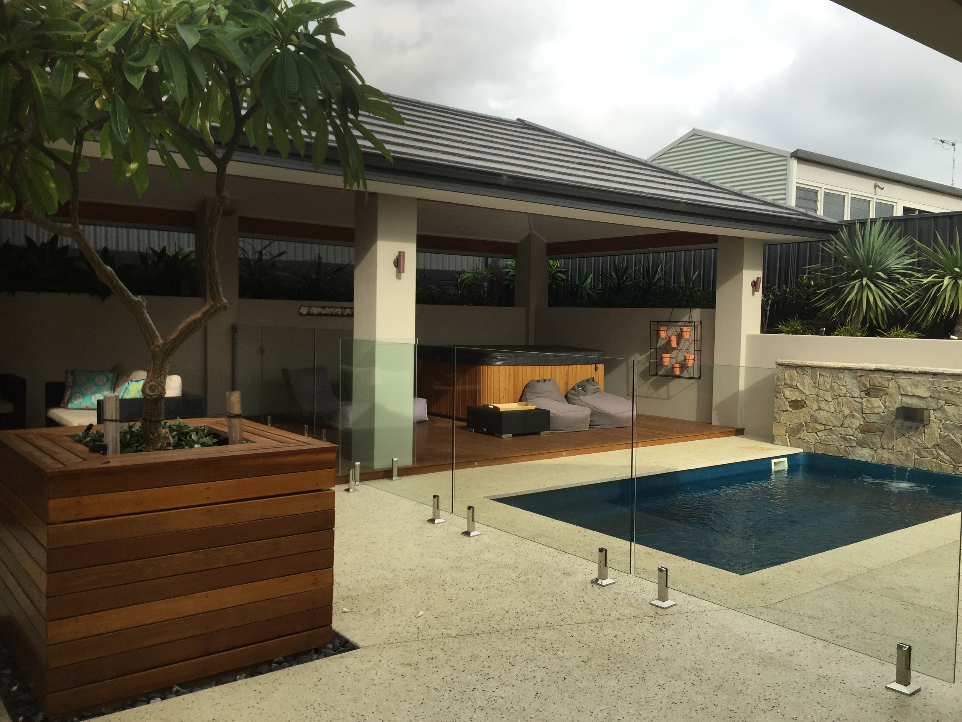 Gates, fences & screens Outdoor Walls n Floors Mandurah