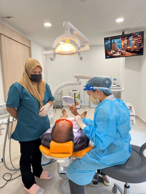 lok dental dentist explaining treatment process to patient in treatment room