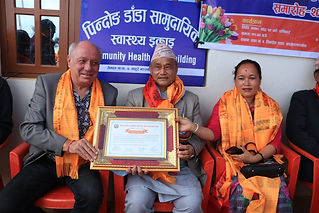 Dispensaire, remise de diplôme à ICE Himalayas.jpg
