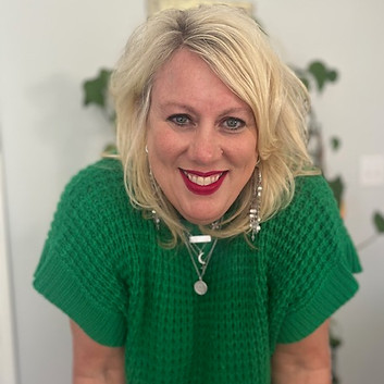 Traci Headshot_edited.jpg